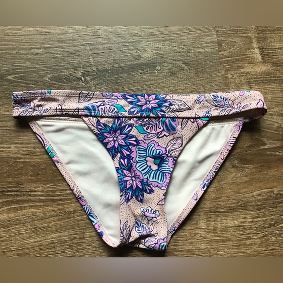 Size small swim wear - Picture 2 of 13